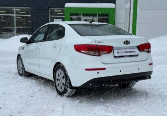Подержанный автомобиль Kia Rio Sedan 2015 года (6 фото)
