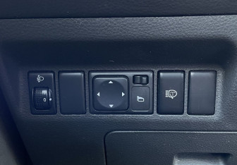 Подержанный автомобиль Nissan X-Trail 2006 года (17 фото)