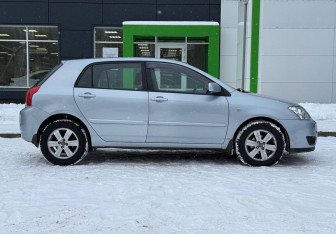 Подержанный автомобиль Toyota Corolla Hatchback 2006 года (4 фото)