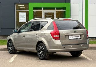 Подержанный автомобиль Kia Ceed Wagon 2010 года (7 фото)