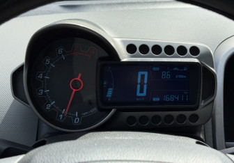 Подержанный автомобиль Chevrolet Aveo Sedan 2013 года (12 фото)