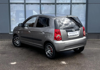 Подержанный автомобиль Kia Picanto 2010 года (8 фото)
