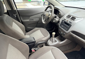 Подержанный автомобиль Chevrolet Cobalt Sedan 2013 года (9 фото)