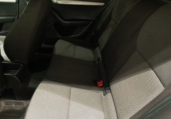 Подержанный автомобиль Skoda Octavia Liftback 2015 года (13 фото)