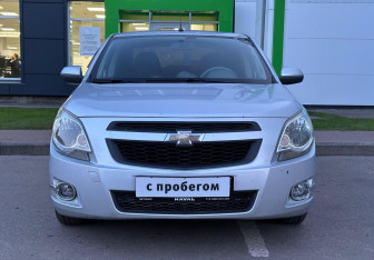 Подержанный автомобиль Chevrolet Cobalt Sedan 2013 года (2 фото)