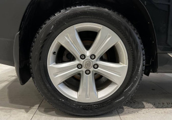 Подержанный автомобиль Toyota Highlander 2011 года (9 фото)