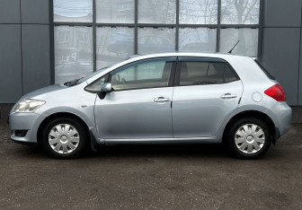 Подержанный автомобиль Toyota Auris Hatchback 2008 года (4 фото)