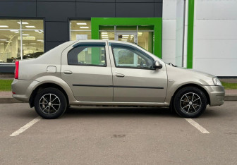 Подержанный автомобиль Renault Logan Sedan 2014 года (4 фото)