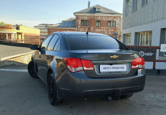 Подержанный автомобиль Chevrolet Cruze Sedan 2010 года (6 фото)