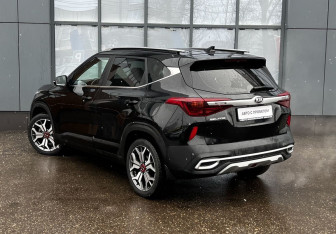 Подержанный автомобиль Kia Seltos 2021 года (4 фото)