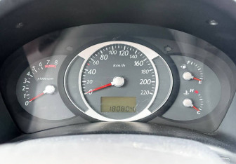 Подержанный автомобиль Hyundai Tucson 2007 года (12 фото)