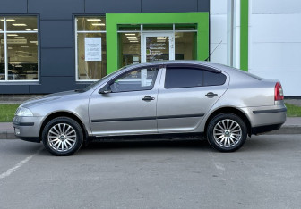 Подержанный автомобиль Skoda Octavia Liftback 2007 года (8 фото)