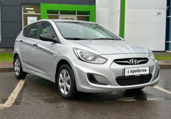 Подержанный автомобиль Hyundai Solaris Hatchback 2012 года (3 фото)