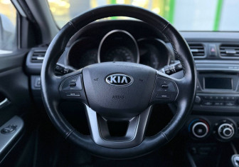 Подержанный автомобиль Kia Rio Sedan 2013 года (12 фото)