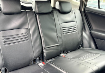 Подержанный автомобиль Toyota RAV4 2016 года (10 фото)