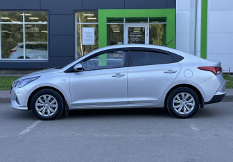 Подержанный автомобиль Hyundai Solaris Sedan 2021 года (8 фото)