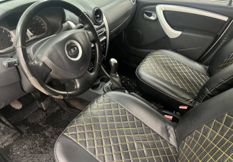 Подержанный автомобиль LADA (ВАЗ) Largus Wagon 2013 года (9 фото)