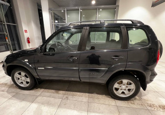 Подержанный автомобиль Chevrolet Niva 2012 года (8 фото)