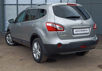 Подержанный автомобиль Nissan Qashqai+2 2011 года (8 фото)