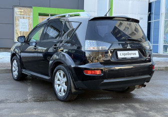 Подержанный автомобиль Mitsubishi Outlander 2010 года (7 фото)