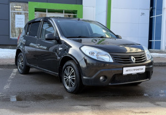 Подержанный автомобиль Renault Sandero 2011 года (3 фото)