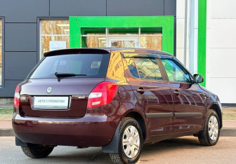 Подержанный автомобиль Skoda Fabia Hatchback 2011 года (5 фото)