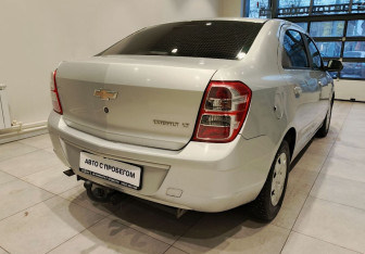 Подержанный автомобиль Chevrolet Cobalt Sedan 2013 года (10 фото)