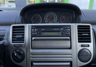 Подержанный автомобиль Nissan X-Trail 2006 года (12 фото)