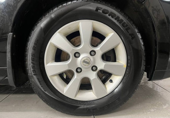 Подержанный автомобиль Nissan Tiida Hatchback 2013 года (9 фото)