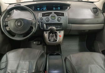 Подержанный автомобиль Renault Scenic 2007 года (12 фото)