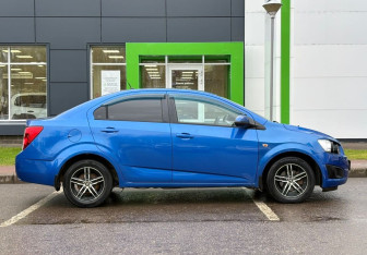 Подержанный автомобиль Chevrolet Aveo Sedan 2013 года (3 фото)