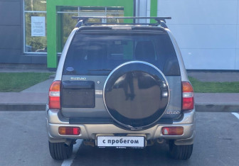 Подержанный автомобиль Suzuki Grand Vitara 2003 года (6 фото)
