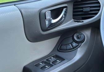 Подержанный автомобиль Hyundai Santa Fe 2008 года (14 фото)