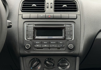 Подержанный автомобиль Volkswagen Polo Sedan 2013 года (13 фото)