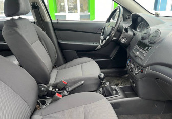 Подержанный автомобиль Chevrolet Aveo Sedan 2010 года (10 фото)