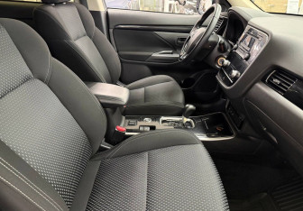 Подержанный автомобиль Mitsubishi Outlander 2021 года (9 фото)