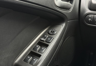 Подержанный автомобиль Kia Cerato Sedan 2013 года (14 фото)