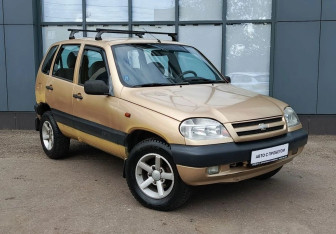 Подержанный автомобиль Chevrolet Niva 2004 года (3 фото)