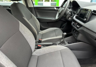 Подержанный автомобиль Skoda Rapid Liftback 2020 года (10 фото)