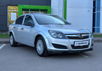 Подержанный автомобиль Opel Astra Sedan 2010 года (3 фото)
