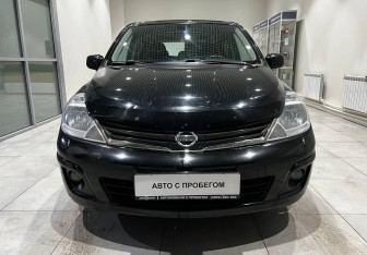 Подержанный автомобиль Nissan Tiida Hatchback 2013 года (2 фото)