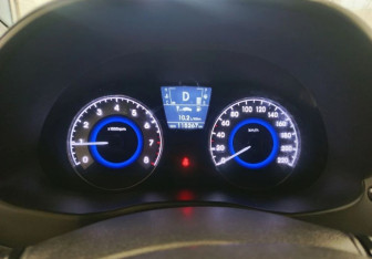Подержанный автомобиль Hyundai Solaris Sedan 2012 года (13 фото)