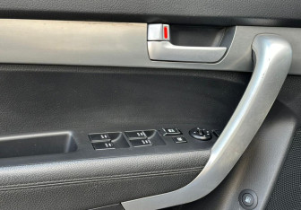 Подержанный автомобиль Kia Sorento 2012 года (14 фото)