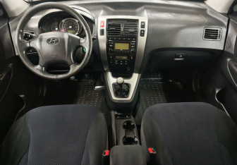 Подержанный автомобиль Hyundai Tucson 2008 года (10 фото)