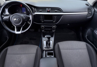 Подержанный автомобиль Kia Rio Sedan 2017 года (10 фото)