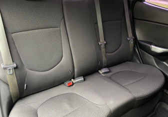 Подержанный автомобиль Kia Rio Sedan 2012 года (11 фото)