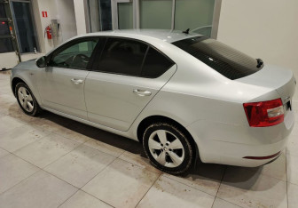 Подержанный автомобиль Skoda Octavia Liftback 2019 года (14 фото)