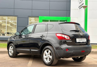Подержанный автомобиль Nissan Qashqai 2013 года (7 фото)