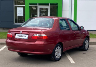 Подержанный автомобиль Fiat Albea 2011 года (5 фото)