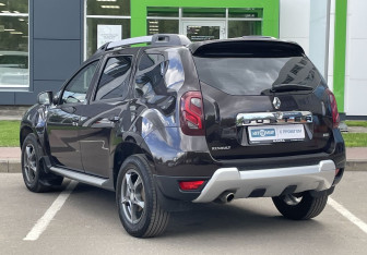 Подержанный автомобиль Renault Duster 2015 года (7 фото)